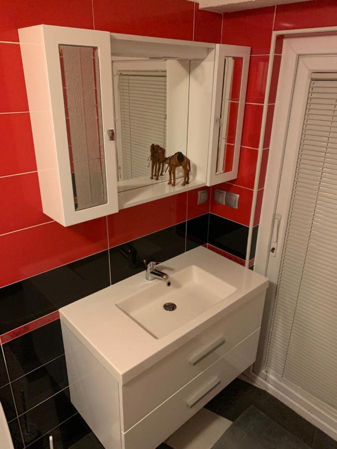 Peachy House Bezigrad Hotel ลูบลิยานา ภายนอก รูปภาพ