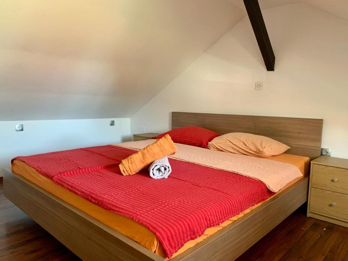 Peachy House Bezigrad Hotel ลูบลิยานา ภายนอก รูปภาพ